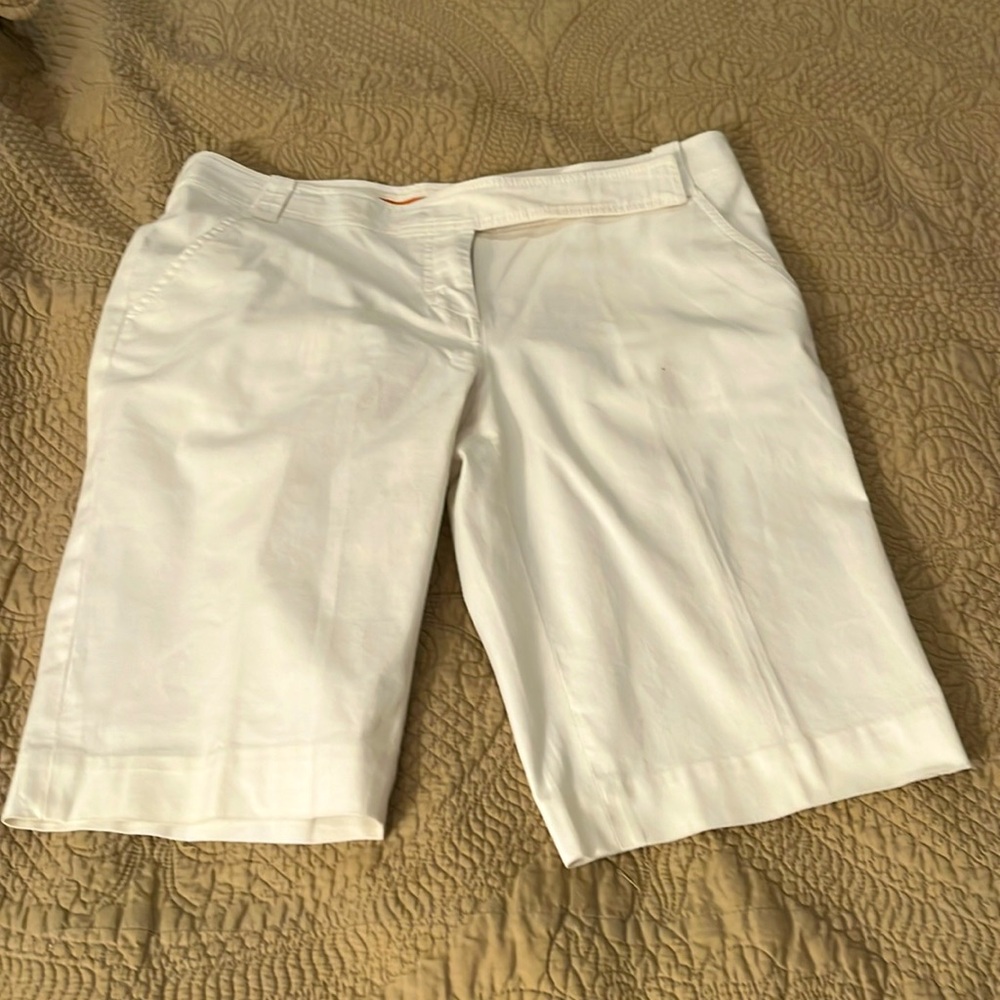 Tory Burch White Cotton Shorts Sz 6 Excellent Condition.